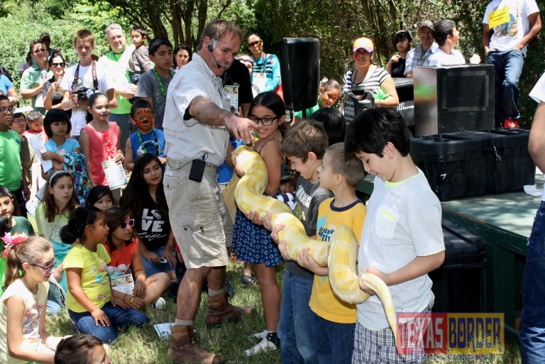 H-E-B Partners with Vida Verde Promoting Texas Backyards!