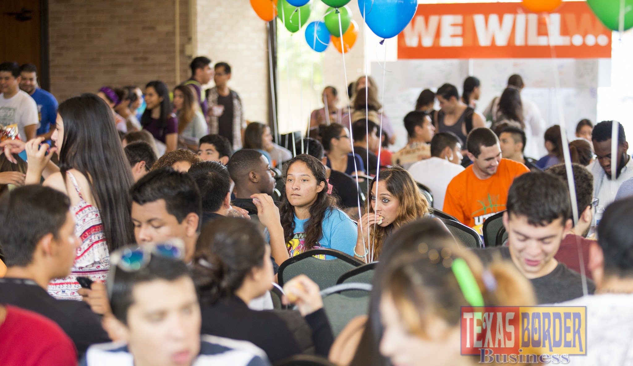 UTRGV students assembled for hotdogs and refreshments during Picnics with the President on the Edinburg and Brownsville campuses, a Best Week Ever event that helped celebrate the launch of The University of Texas Rio Grande Valley on August 31, 2015. (UTRGV Photo by David Pike)