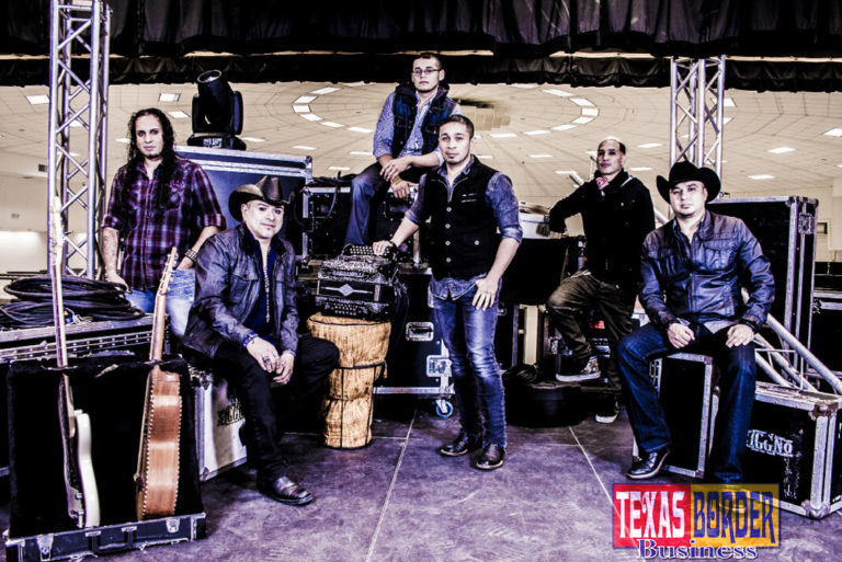 H-E-B Bringing Grupo Siggno and Dallas Cowboy Cheerleaders to Kick-Off First Carnesazo South Texas Fest