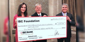 Dennis E. Nixon, Chair and CEO of IBC Bank (center) presents a "big check" to Virginia Garrard, director of LLILAS Benson, and Greg Fenves, president of The University of Texas at Austin. Photo: Carla Silva-Muhammad.