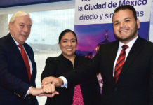 Pictured from L-R: Ian Gillespie Diretor Divisäo Internacional; Elizabeth Suarez, McAllen Aviation Director and Martin Cobián, Aeromar’s Commercial Manager. Photo by Roberto Hugo González.