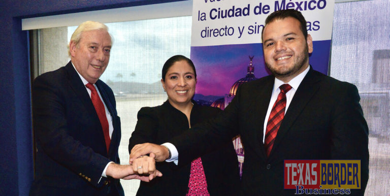 Pictured from L-R: Ian Gillespie Diretor Divisäo Internacional; Elizabeth Suarez, McAllen Aviation Director and Martin Cobián, Aeromar’s Commercial Manager. Photo by Roberto Hugo González.