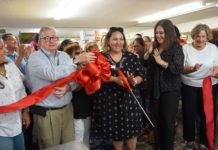 Pictured:  Lory Chavez (center), Community Food Project Manager, cuts the ribbon at the Mesa Llena grand opening, with Jack White, Good Neighbor Settlement House Executive Director, and DeAnne Economedes, Food Bank RGV Interim-CEO & COO.  The Mesa Llena community food project has opened at the Good Neighbor Settlement House, located at 1216 E. Tyler, Brownsville. The project will serve as a client-choice emergency food pantry, demo kitchen, learning center and incorporate other community partners. Volunteers are needed Tuesday through Friday, 9 am to 5 pm.  For more information, contact Carla Lopez, (956) 682-8101 or visit: www.foodbankrgv.com.