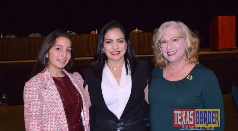 Pictured above from L-R: Rebecca Warren, daughter; Laura Nassri Warren and Kate Horan, director of the McAllen Public Library. Horan acted as the panel moderator for Class of 2818 Female Community Trailblazers in McAllen. Photo by Roberto Hugo Gonzalez