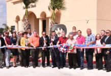 City of Alton celebrates ribbon cutting ceremony of its first banking institution. Lon Star National Bank made a commitment based on their visionary plan to serve small communities. Alonzo Cantu, Chairman; David Deanda, President and Alton’s mayor Salvador Vela together in this historic event. Board members and staff from the bank also joined in the celebration. Photo By Roberto Hugo Gonzalez