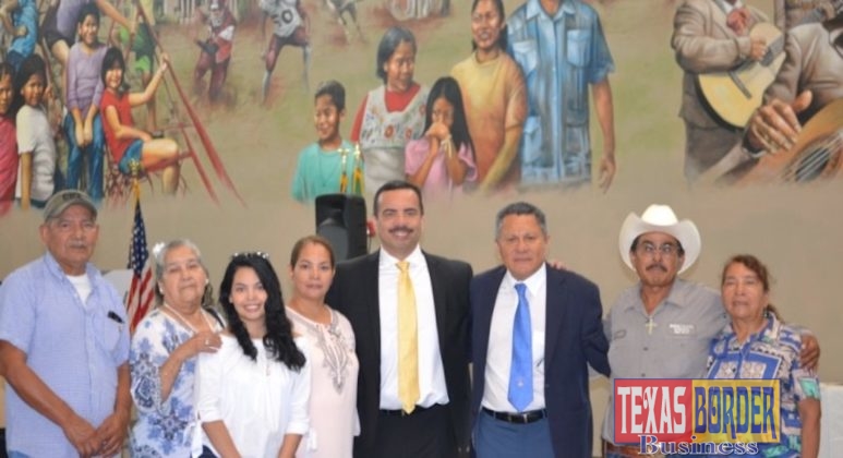 Mayor Hernandez with members from the community who attended the event.