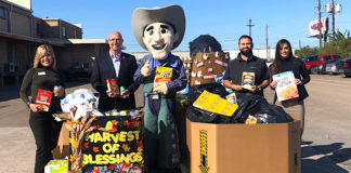 Thank you to Lone Star National Bank for collecting 1,820 meals for struggling families right here in the Valley via the 2018 Food Drive!  Jackie Flores, FBRGV Director of Development & Donor Services; Ron Meijerink, FBRGV CEO; Cowboy Cash, Philip Farias, FBRGV Manager of Corporate Engagement & Events; and Pamela Montemayor, Lone Star National Bank Community Relations Coordinator AO.