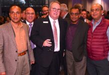 Pictured at the center, Jim Collins mingling with clients. Photo by Roberto Hugo Gonzalez