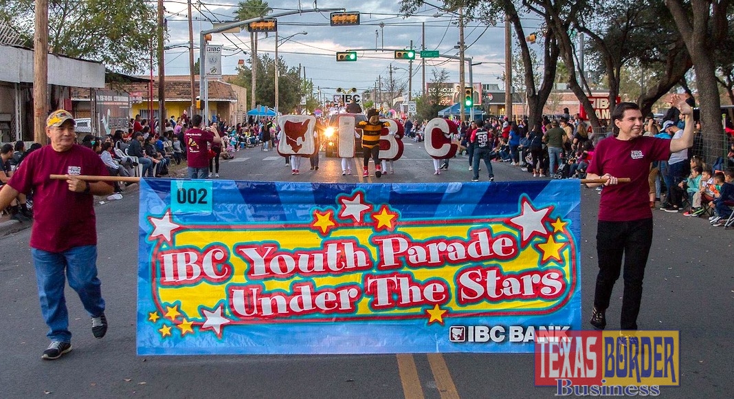 Laredo Christmas Parade 2022 Ibc Youth Parade Under The Stars Brings Thousands To Downtown Laredo -  Texas Border Business