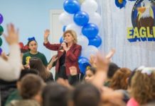 Students pledge to go to college.