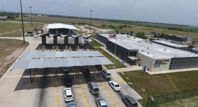 U.S./Mexico border to remain closed to Mexican Shoppers