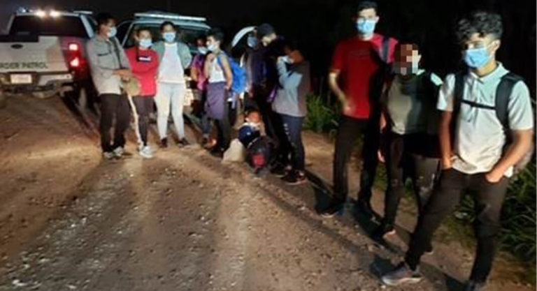 Two Large Groups of Migrants Enter Near Hidalgo, Texas