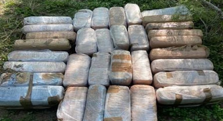 Pick-up Full of Marijuana Rafted Across the Rio Grande