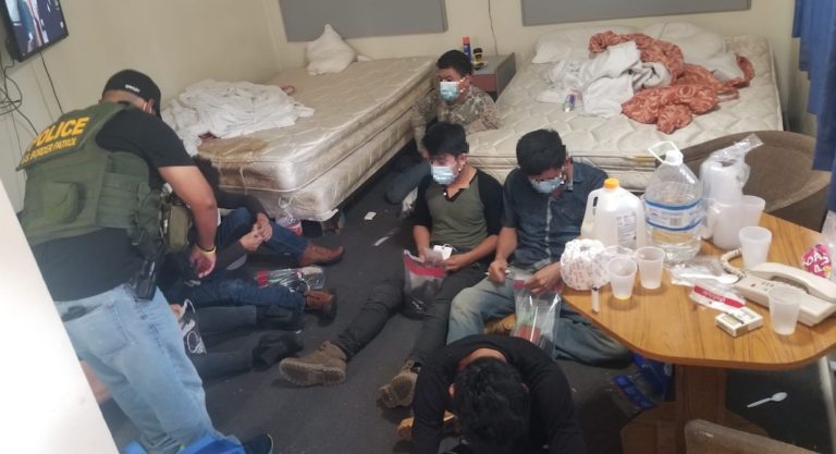 13 Migrants Arrested in Two Failed Smuggling Attempts