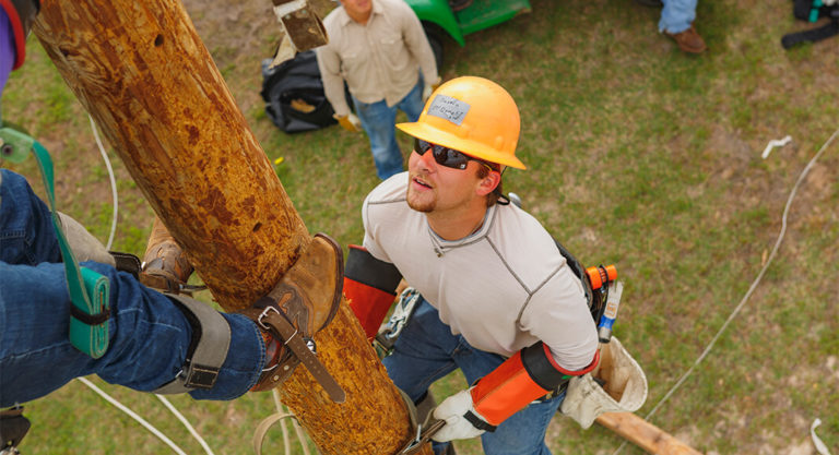 Lineworker recruitment event offers $2,000 scholarship for enrolling