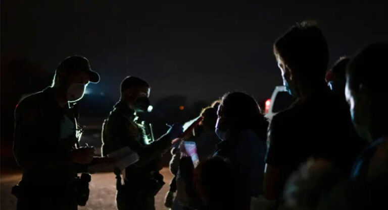U.S. Customs and Border Protection officers apprehend asylum-seekers who recently crossed the border in Roma on Aug. 3, 2021. Photo Credit: Sophie Park/The Texas Tribune