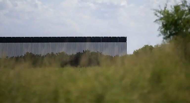 The Texas Facilities Commission has awarded a contract to oversee additional wall construction on the Texas-Mexico border. Photo Credit:  Eddie Gaspar/The Texas Tribune