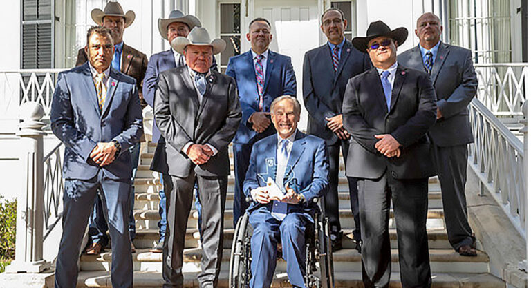Governor Abbott Receives Blue Shield Award