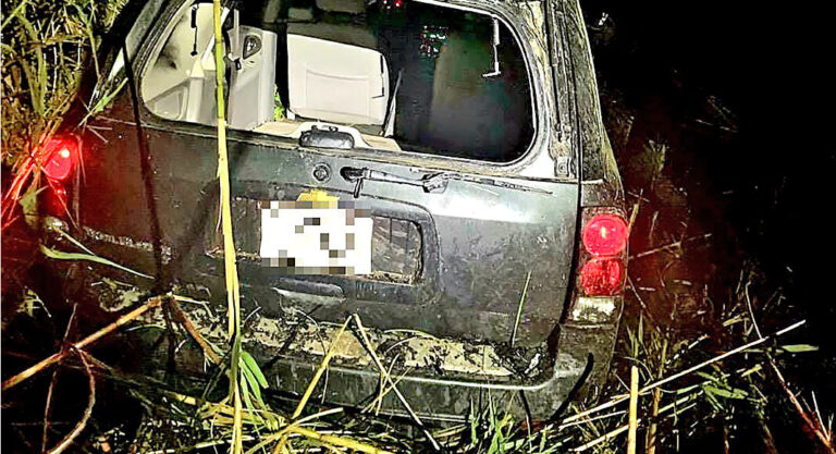 Drug Smugglers Float a Chevy Trailblazer Across the Rio Grande 