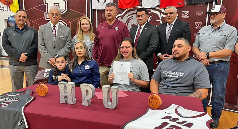 Senior Signs to Play Basketball at Howard Payne University 