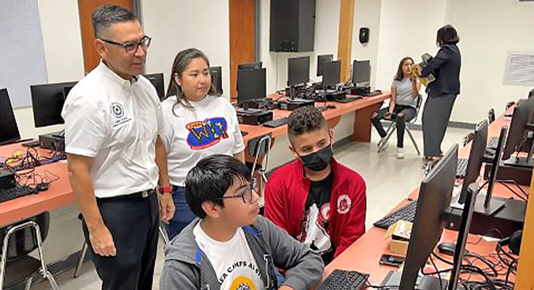 Through the Texas Workforce Commission's Camp Code grant, STC's Institute for Advanced Manufacturing was awarded more than $43,000 to enable 72 middle school students in grades 6 through 8 to attend summer camps focused on STEM concepts. I was. His TWC Commissioner Julian Alvarez (above), representing workers, visited the students in his July.Provided image